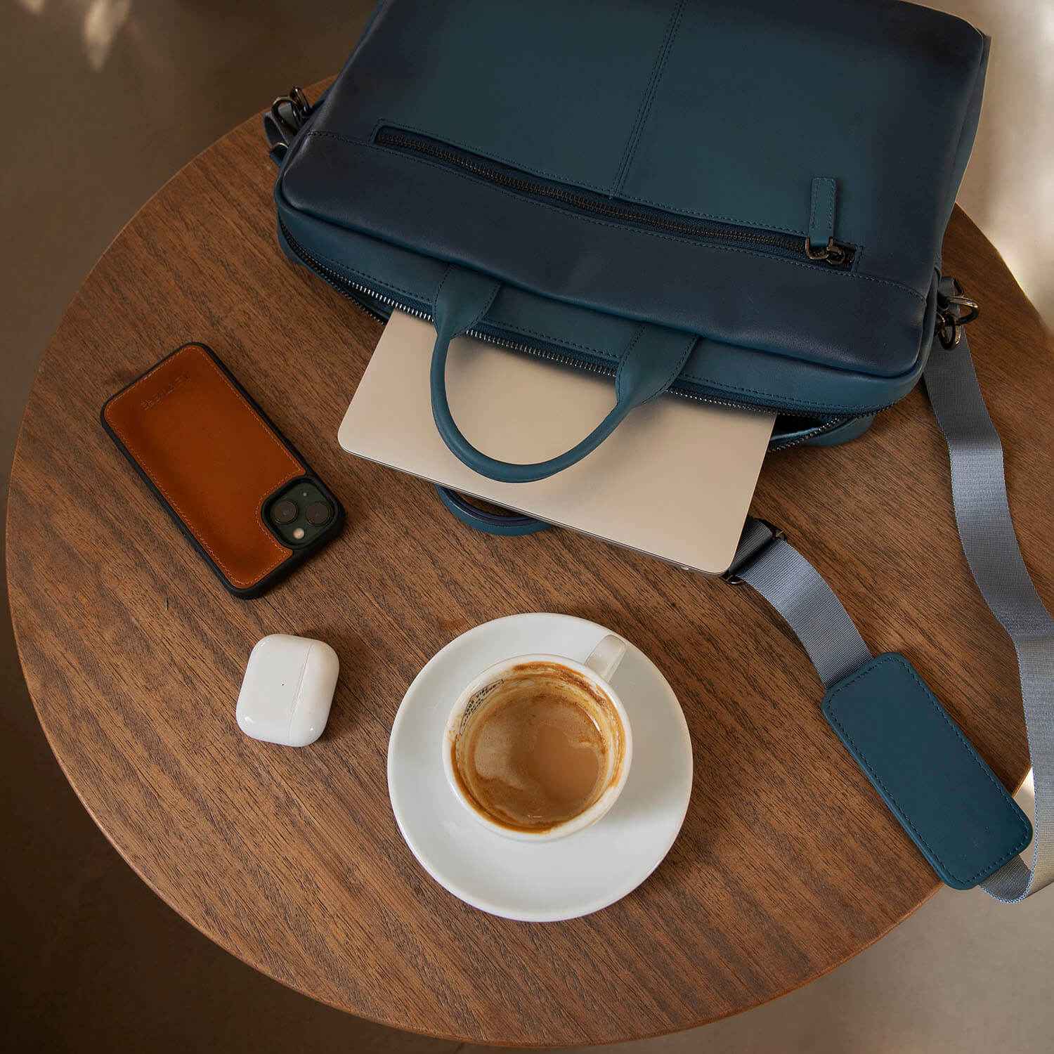 Classic Leather Laptop Bag - Blue - Hollywood