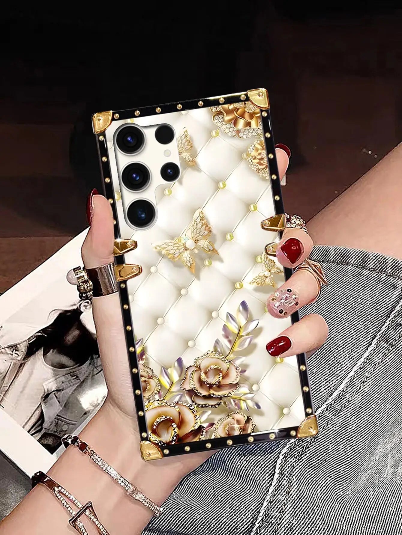 1pc Non-3D Pattern, 2D Rectangular Sheep Leather Texture Rhinestone Butterfly & Floral Contrast Color Edging Shockproof Phone Case, Compatible With Samsung S26 Ultra/S26/S26 Plus/A57 5G/A37 5G And 17 Pro Max/17 Air/14 Pro Max