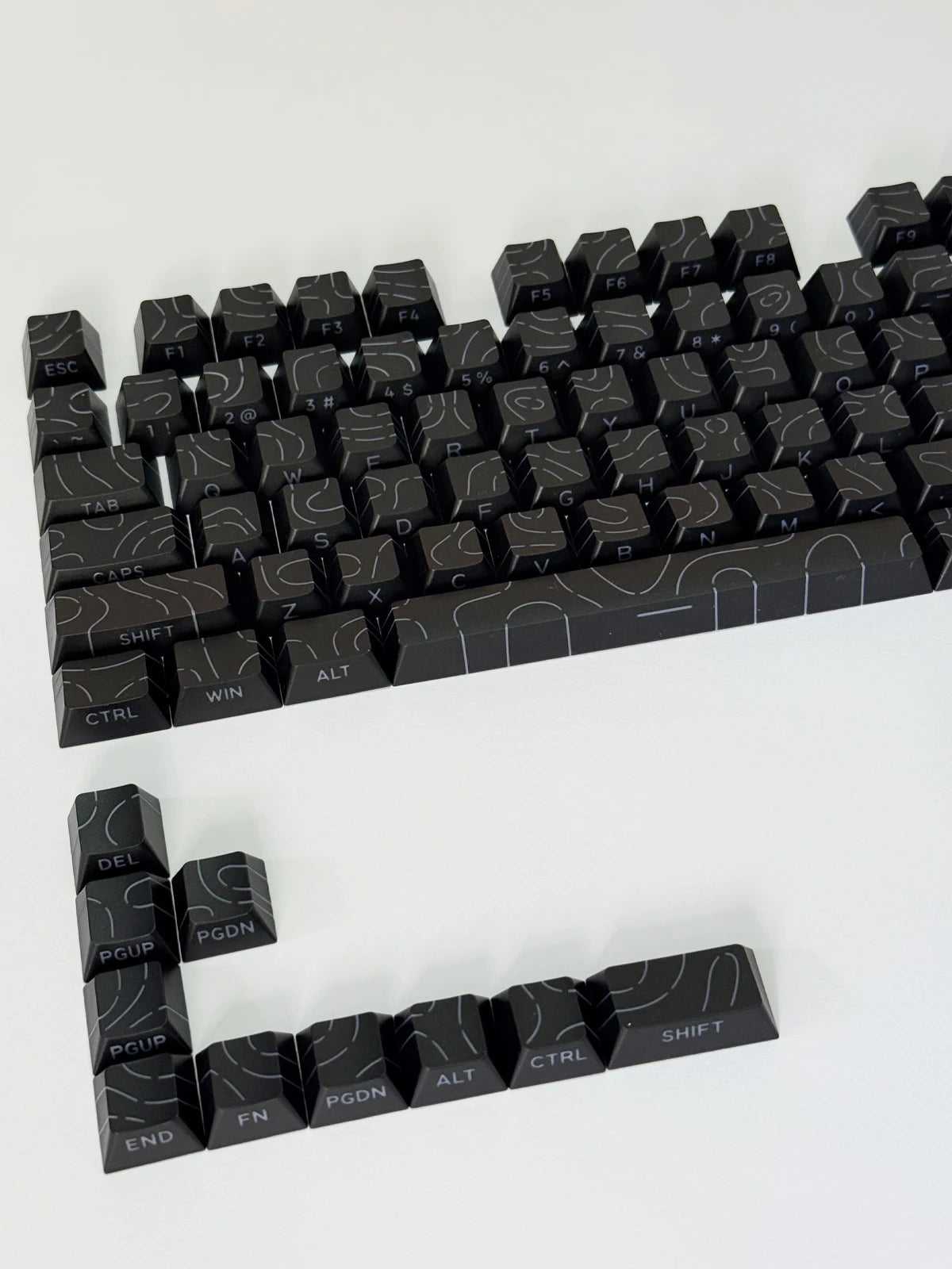 Lines Sided Shine Through Keycaps Cherry Profile Black White 97/133 Keys Customer keycaps for Mechanical Keyboard 60% 65% 75%