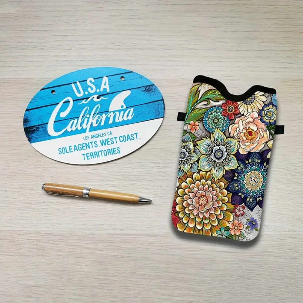 Women’s Black Cat Floral Print Mini Crossbody Phone Bag, Adjustable Strap Casual Canvas Shoulder Purse for Daily Use, Perfect for Carrying Phone, Cards, Keys and Lipstick, Cute and Practical Gift for Cat Lovers.
