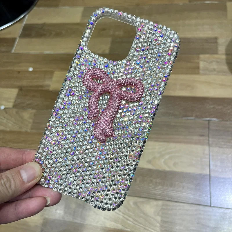 The girl-style rhinestone bow crystal protective case is suitable for all models of Apple phone cases. This is a luxurious diamond material iPhone 17 Pro Max protective case. The sizes available are 16, 15, 14, 13, and 12.
