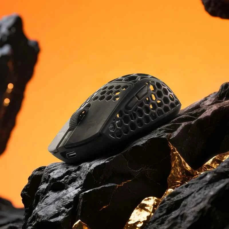 Darmoshark M5Air Forged Carbon Fiber Wireless 8K Macro Mouse 30KDPI Finger Grip Small Hand Mice 30g Lightweight