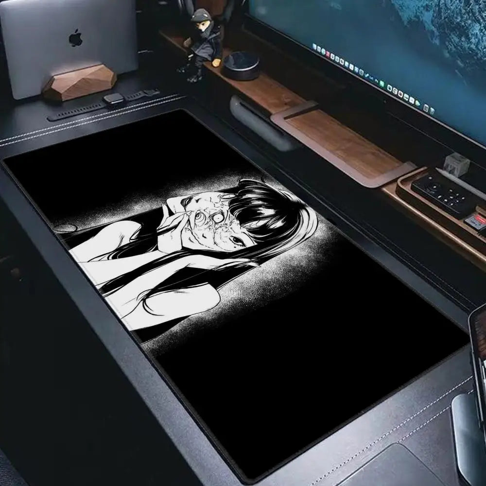 Black and white Mouse Pad Cute HD branco Desk Pad Extended Gaming Keyboard Mats Large XXL Gamer Collage Horror Anime Mousepad