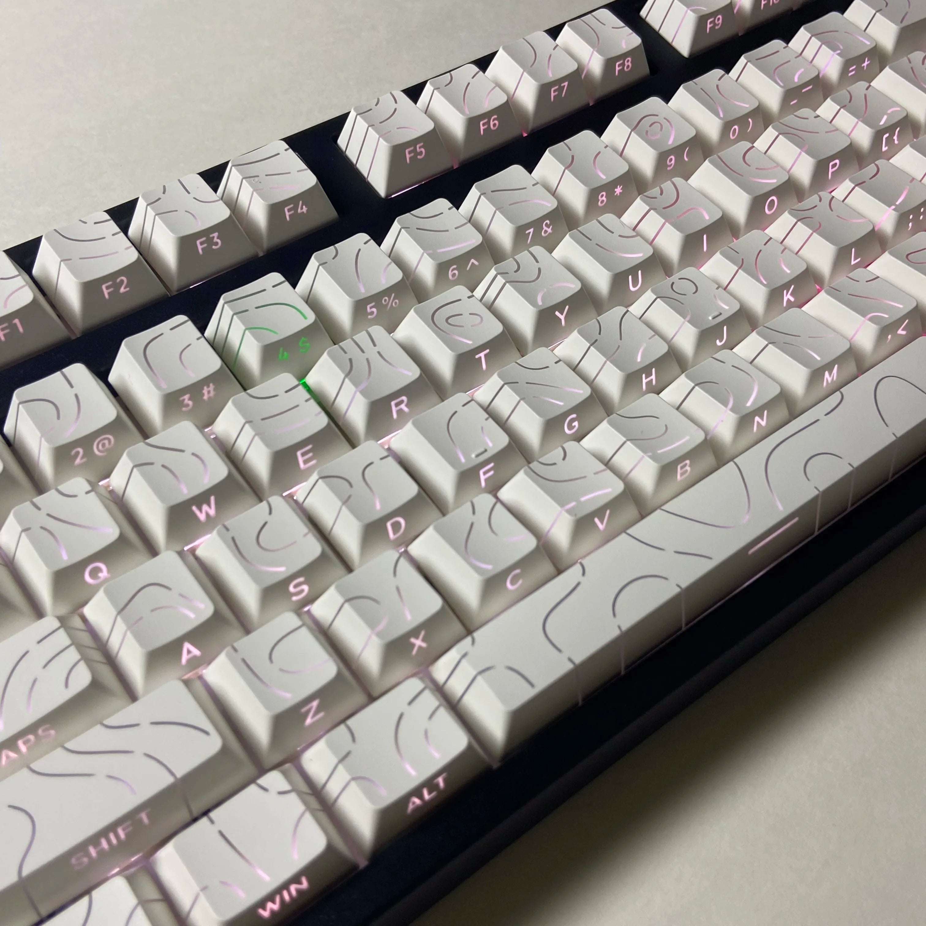Lines Sided Shine Through Keycaps Cherry Profile Black White 97/133 Keys Customer keycaps for Mechanical Keyboard 60% 65% 75%