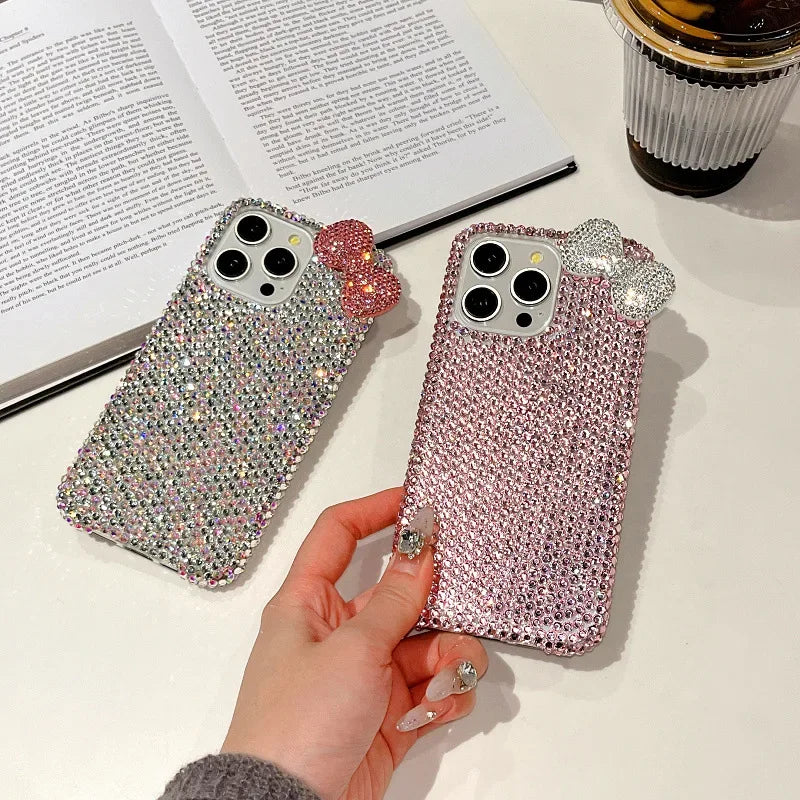 The girl-style rhinestone bow crystal protective case is suitable for all models of Apple phone cases. This is a luxurious diamond material iPhone 17 Pro Max protective case. The sizes available are 16, 15, 14, 13, and 12.