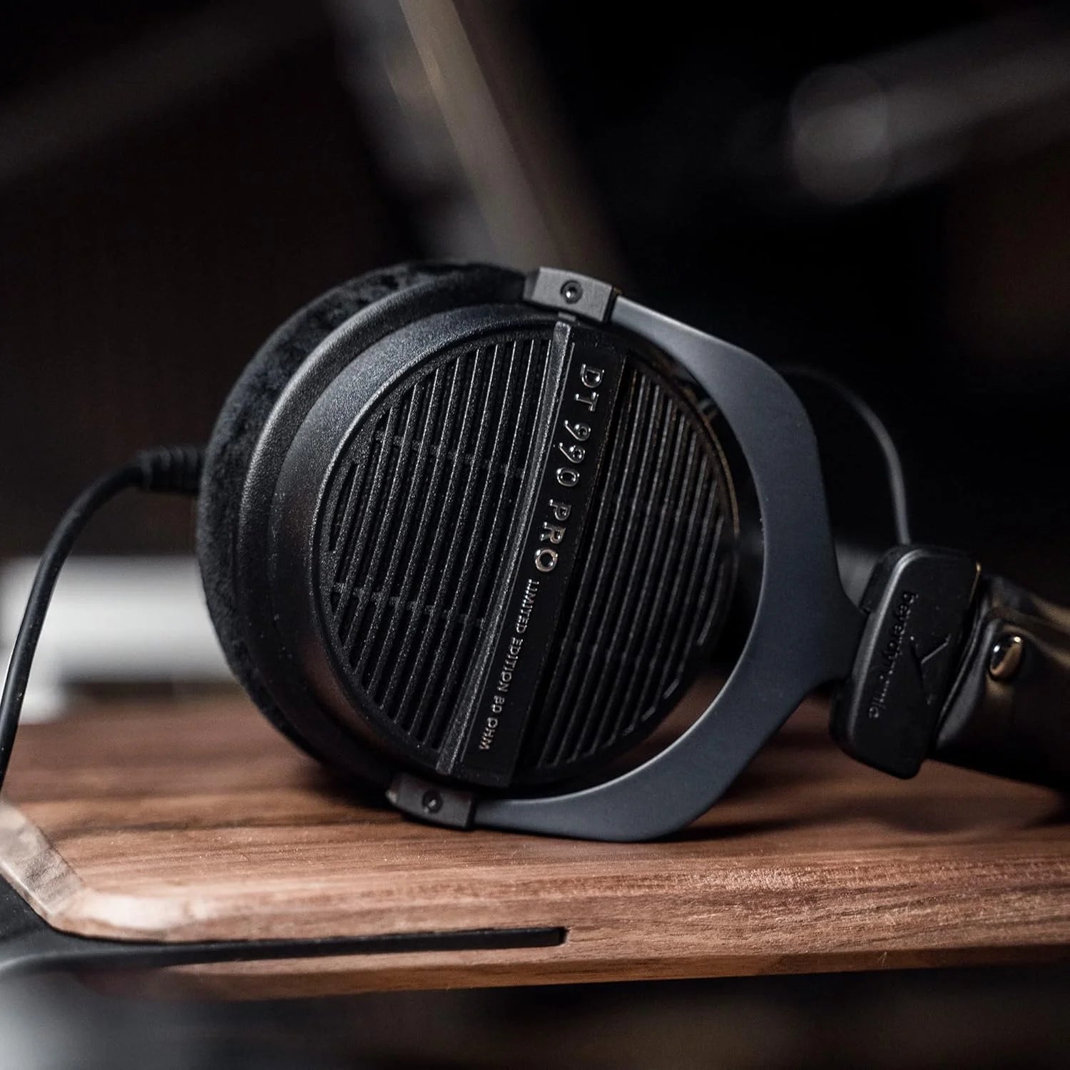 Beyerdynamic DT 990 Pro Open Back Headphone Premium HiFi Audio Comfort Wired Headset for Studio Mixing Gaming Daily DT990 Pro