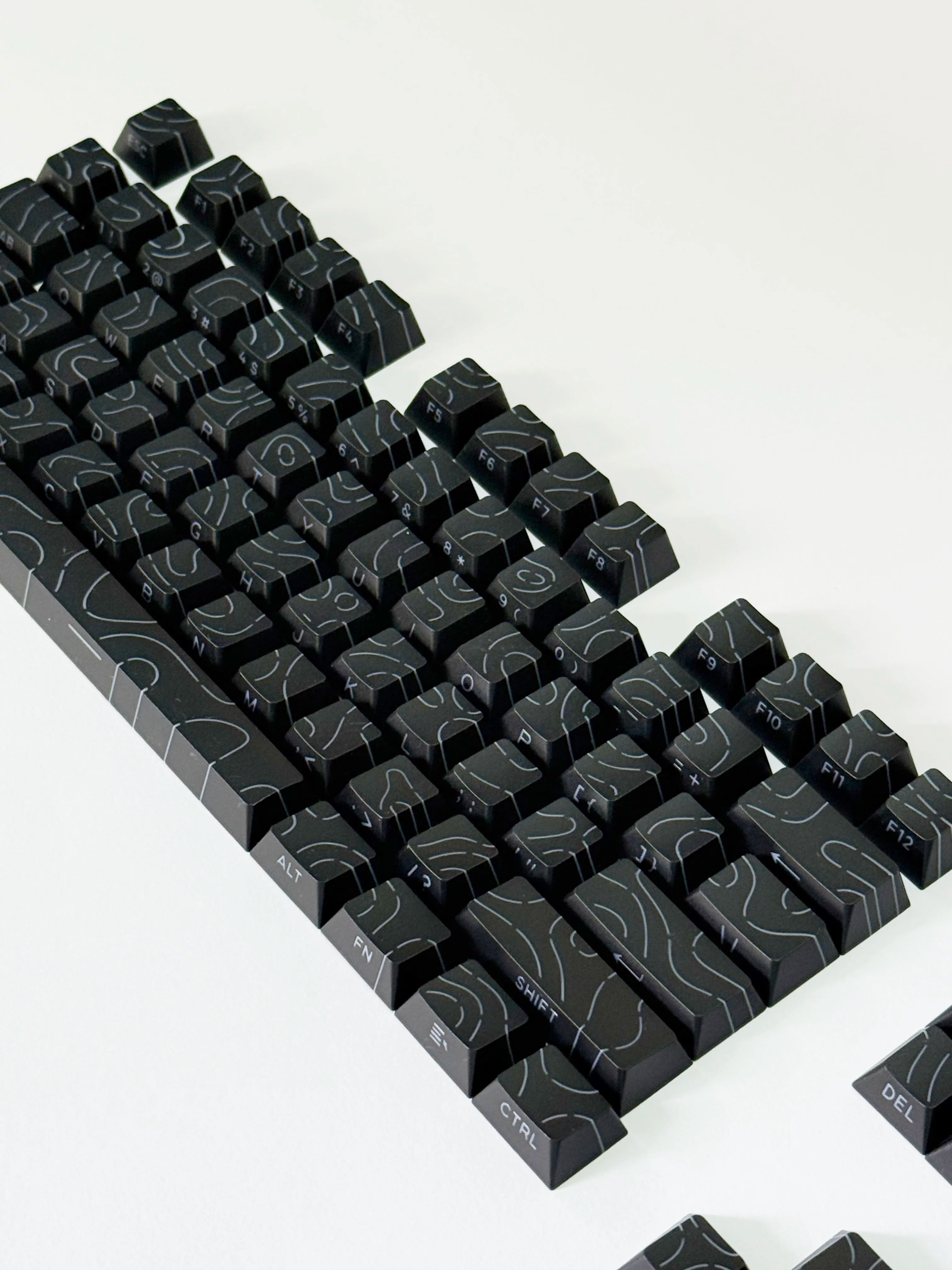 Lines Sided Shine Through Keycaps Cherry Profile Black White 97/133 Keys Customer keycaps for Mechanical Keyboard 60% 65% 75%