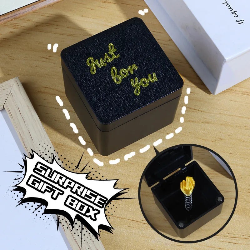 Christmas Interesting Prank Gift Middle Finger in Box Christmas Box Funny Creative Gifts Office Desk Decoration Home Decoration