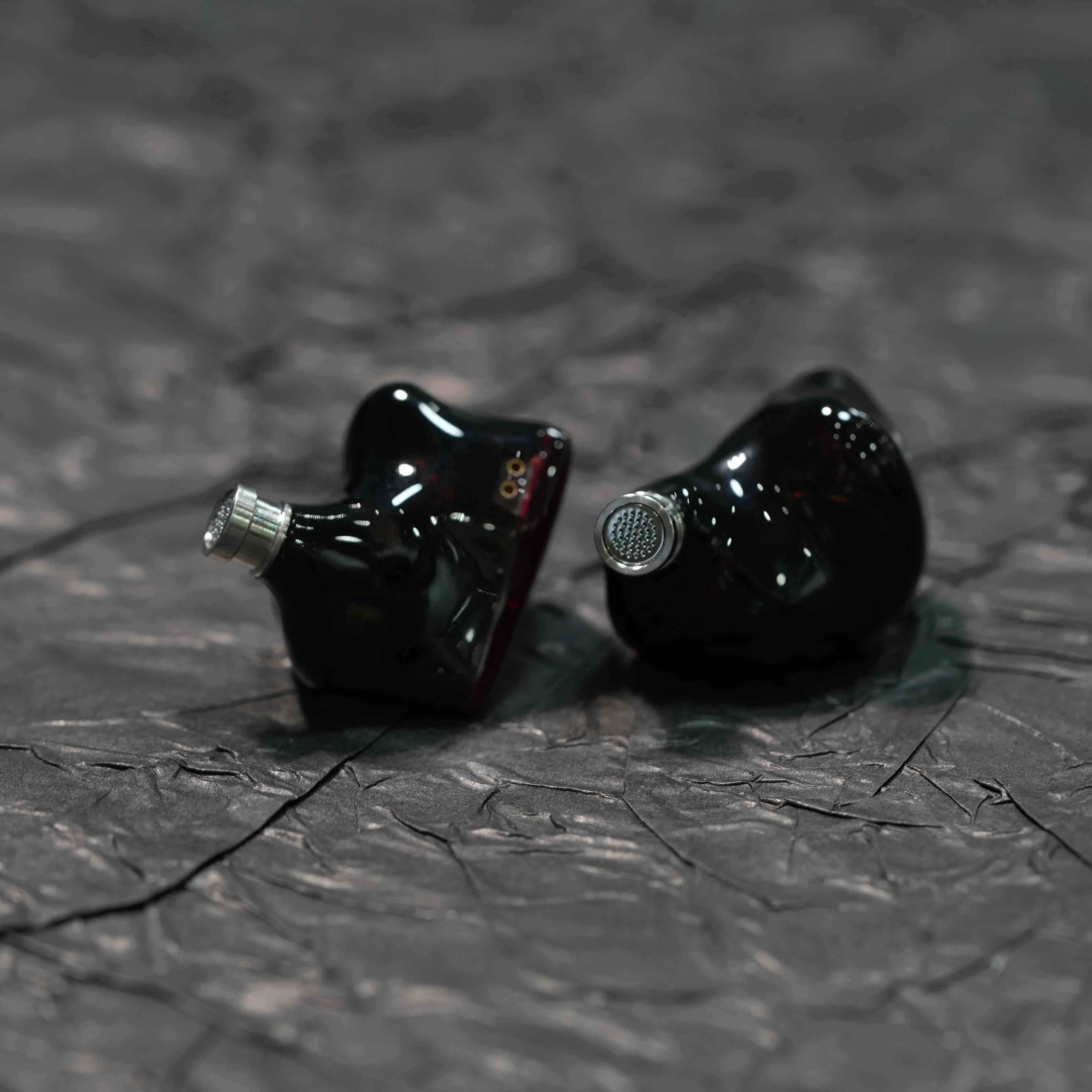 ZiSin Vermilion Flame In Ear Earphones 1DD+2BA Hybrid Drive Noise Reduction IEM 0.78mm/2PIN 4.4mm Monitoring Wired Earphones