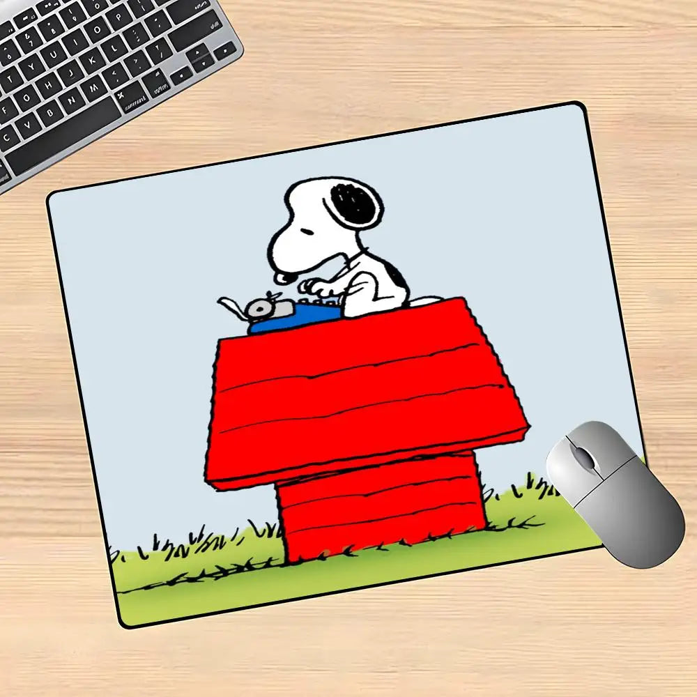 Cartoon Cute Snoopys Dog Mouse Pad Gaming Mouse Pad XS Small Mousepad For PC Gamer Desktop Decoration Office Mouse Mat Deskmat R