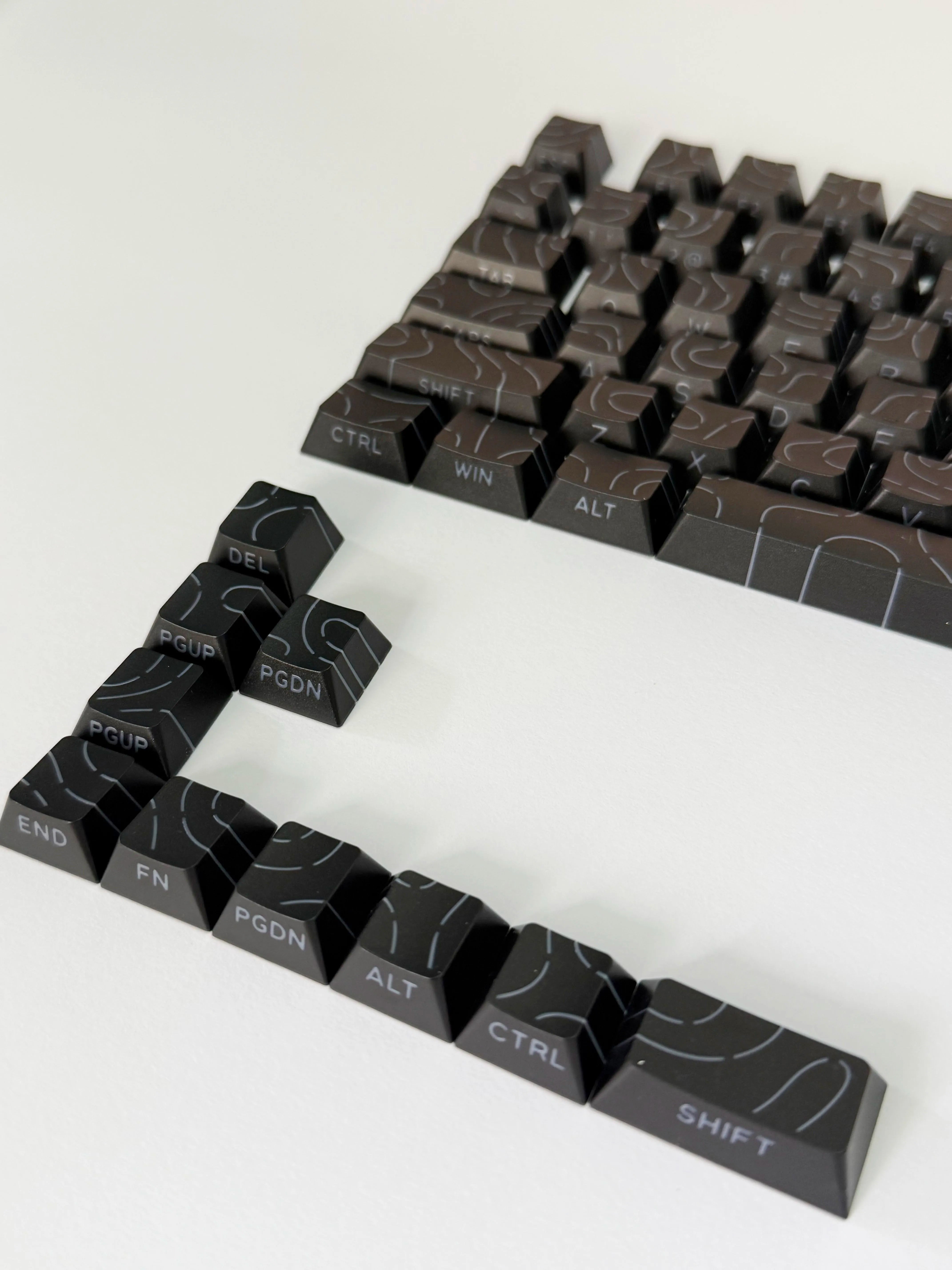 Lines Sided Shine Through Keycaps Cherry Profile Black White 97/133 Keys Customer keycaps for Mechanical Keyboard 60% 65% 75%